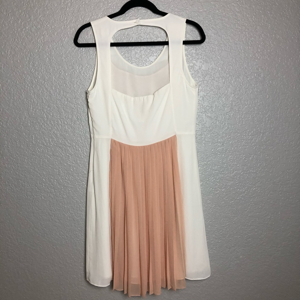 McGinn Pleated Dress Cutout Back White & Nude M - Picture 6 of 13